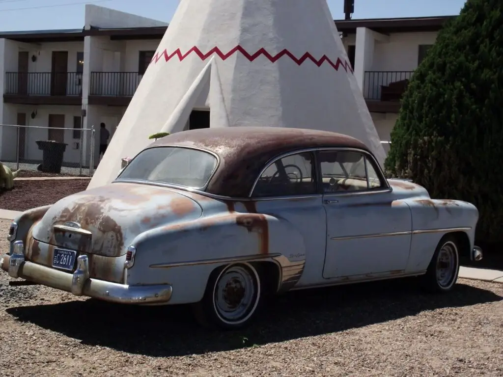 Old car on Route 66 next to wigwam motel