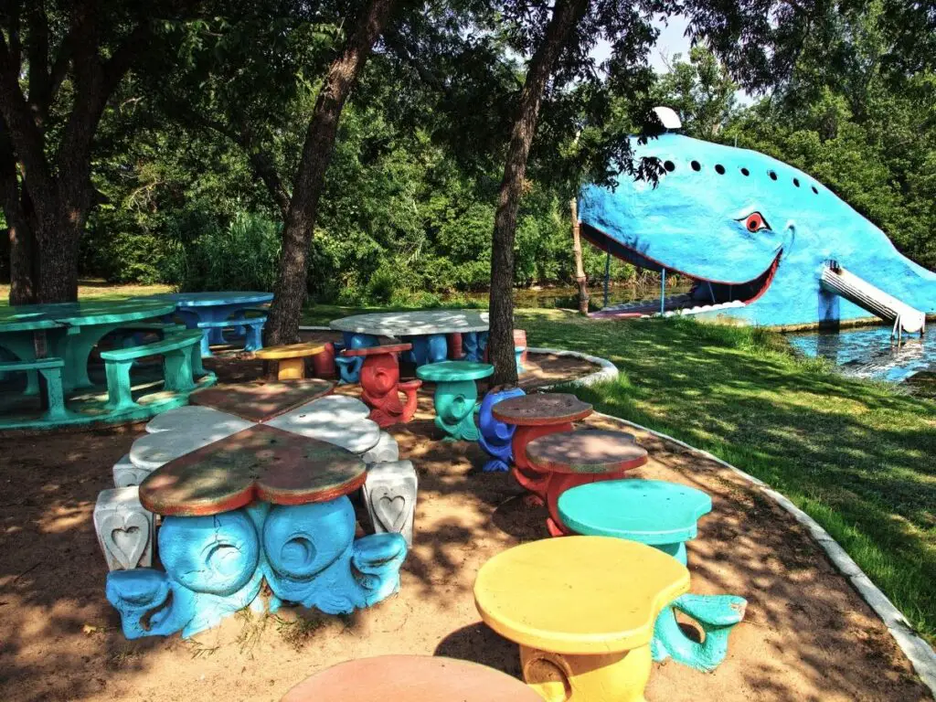 Blue whale roadside attraction on Route 66