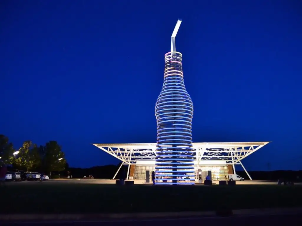 Pops 66 giant soda bottle lit up at night on route 66