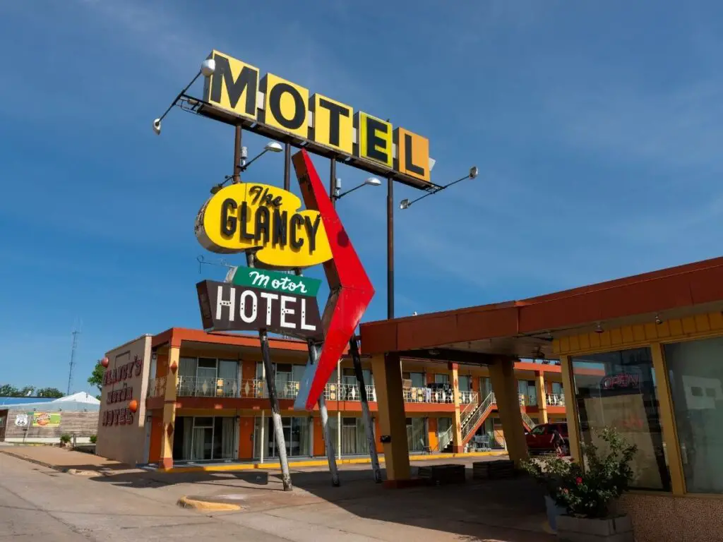 Abandoned Glancy Motel in Clinton Oklahoma
