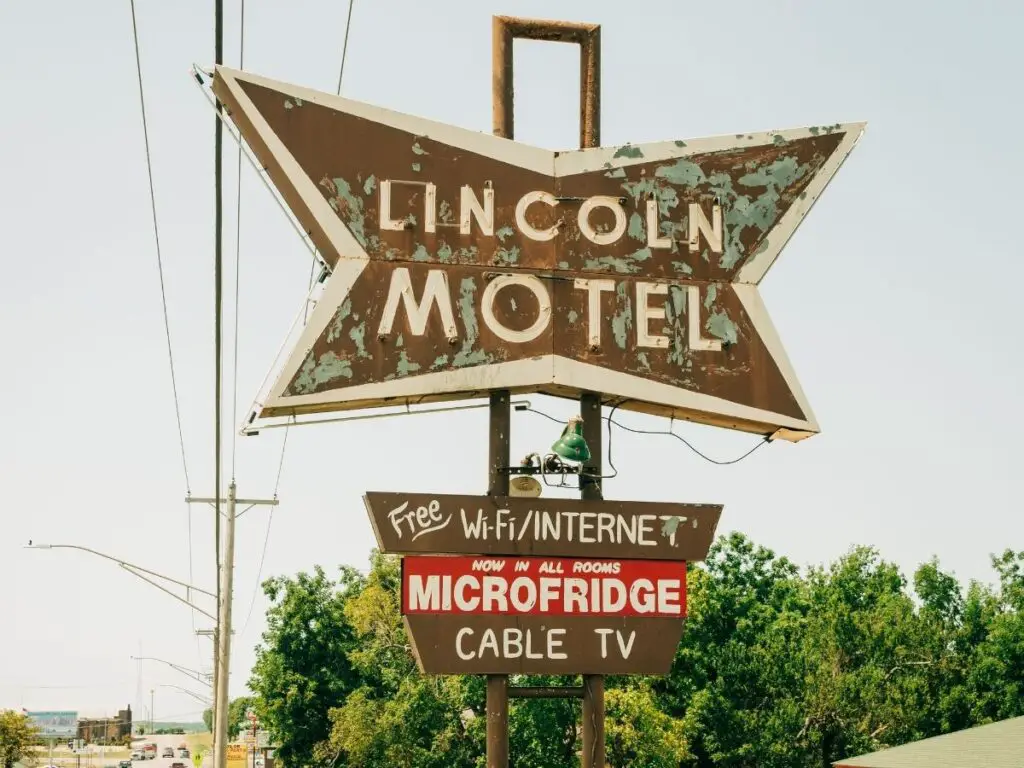 Lincoln Motel sign in Chandler on Route 66