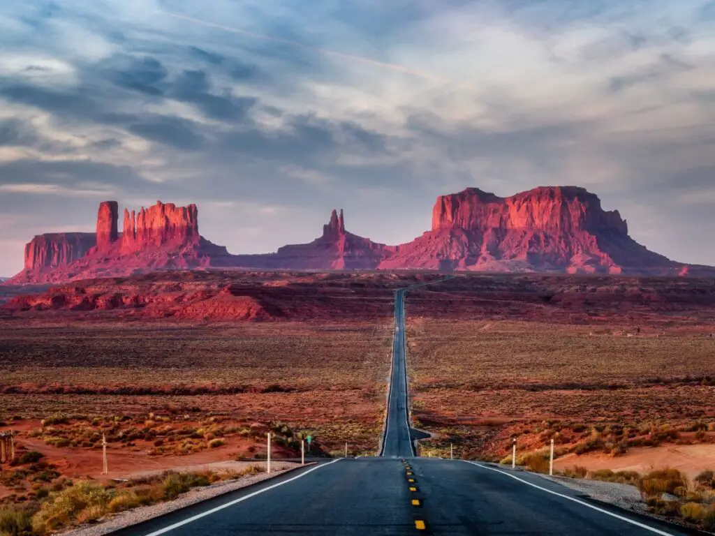 Monument Valley road view